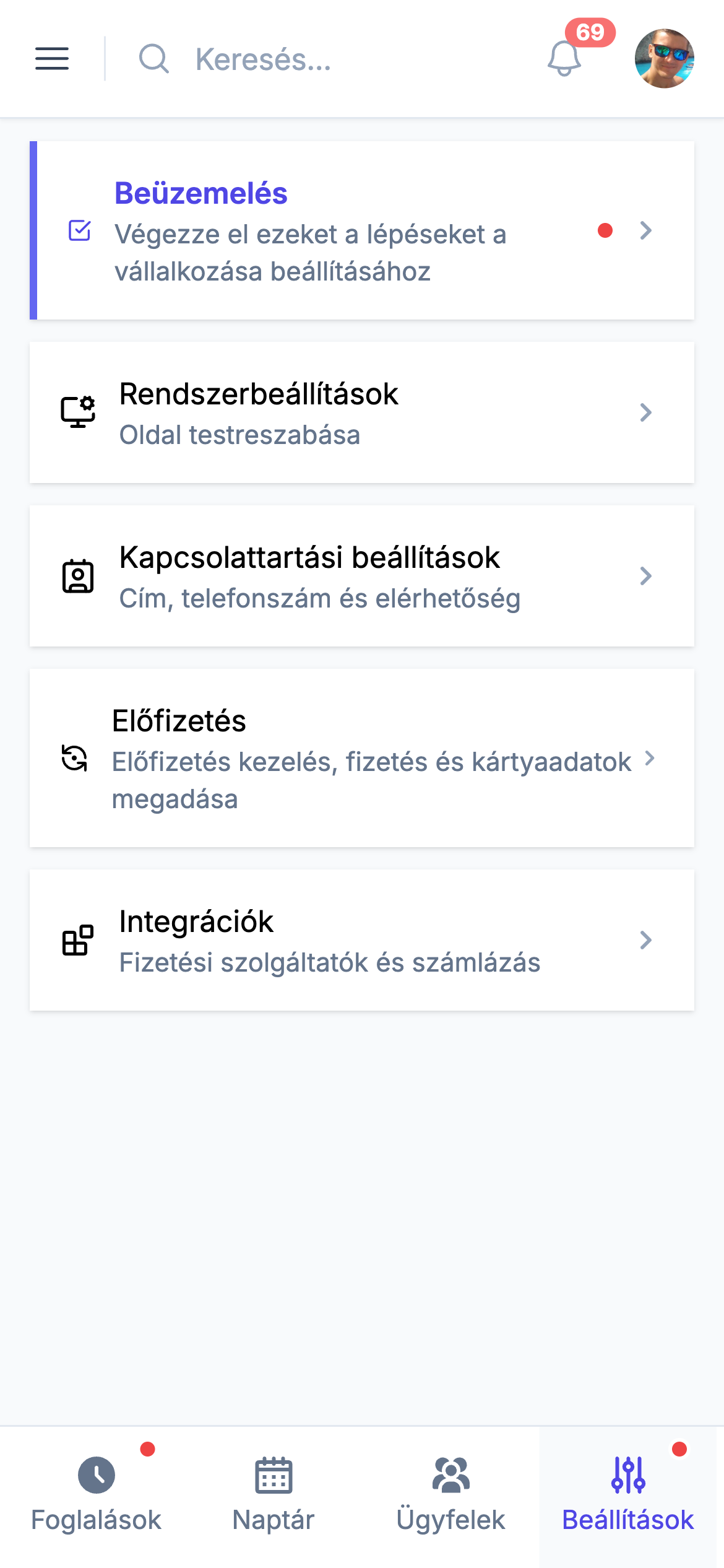 Piros pötty a mobil alsó menüsor Beállítások gombján